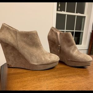 Vince Camuto suede shoes size 8 (EU 38.5)